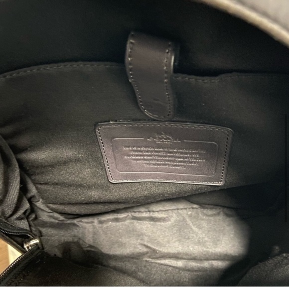 (Unisex) NWOT Coach Leather Charles Pack w/ Deep
Brown/Blk Signature Coach Print - Picture 5 of 10